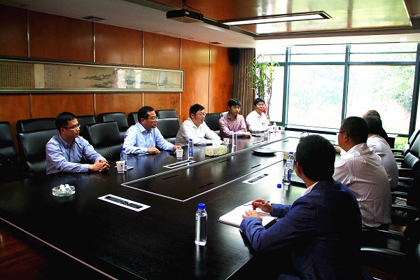 巨化集團(tuán)董事長(zhǎng)、黨委書記胡仲明一行到訪我司考察交流 巨化集團(tuán)董事長(zhǎng)、黨委書記胡仲明一行到訪我司考察交流